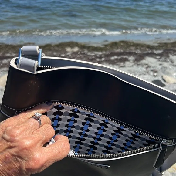 Vera Bradley leather  Crossbody - Picture 7 of 8